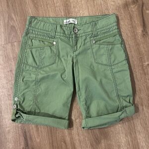 L.e.i. Sage Green Women’s Adjustable Shorts